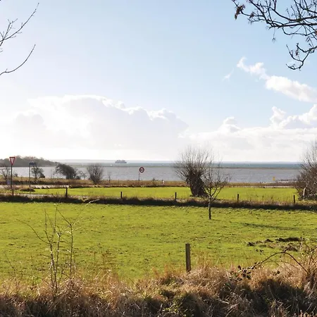 Σπίτι διακοπών Three-bedroom In *